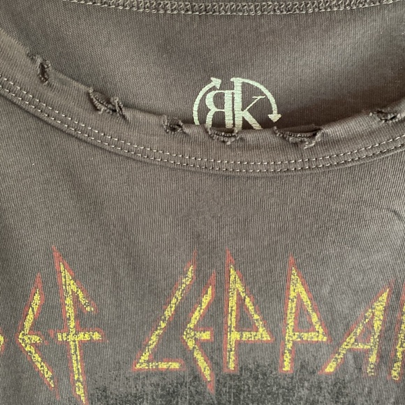 Recycled Karma 💯 Cotton Distressed Longer Sleeves Look Def Leppard Logo Tee New - Picture 11 of 16